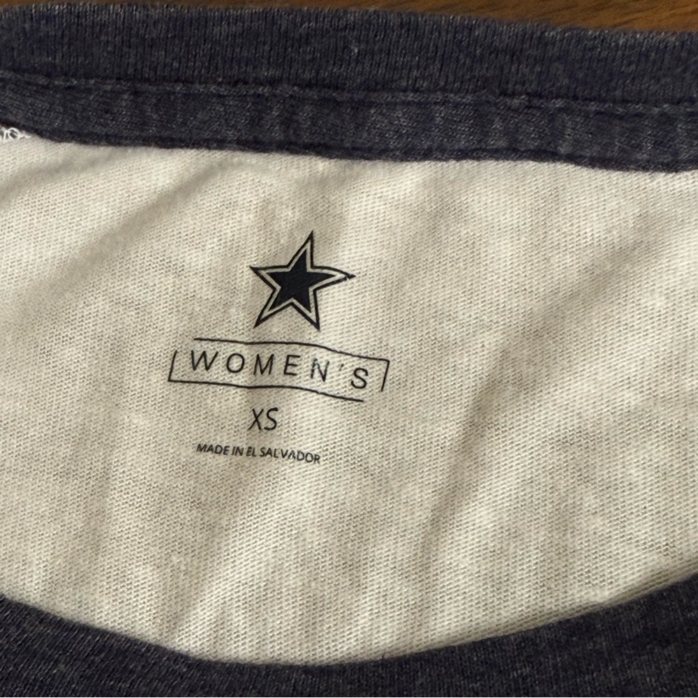 Dallas Cowboys Women’s XS 3/4 Sleeve Raglan Graphic Tee NFL Football Shirt - Picture 5 of 8